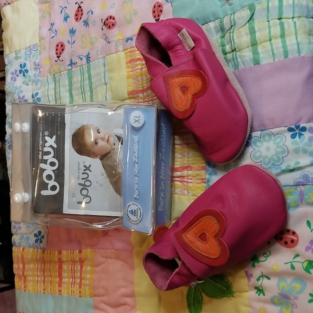 Bobux Fuchsia Soft Sole Pediatrician recommended Leather Baby Shoes With Hearts - Picture 2 of 5